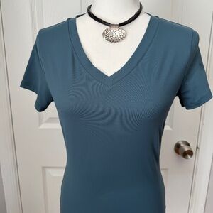 NWOT - Trendy Queen Women's V-Neck Tee Shirt